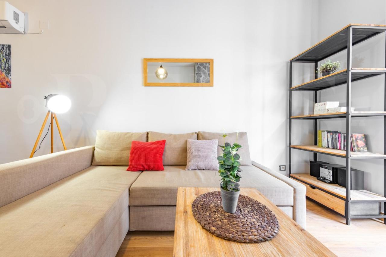 Cozy Flat With Common Pool & Parking - Center By Rems Apartment Malaga Bagian luar foto