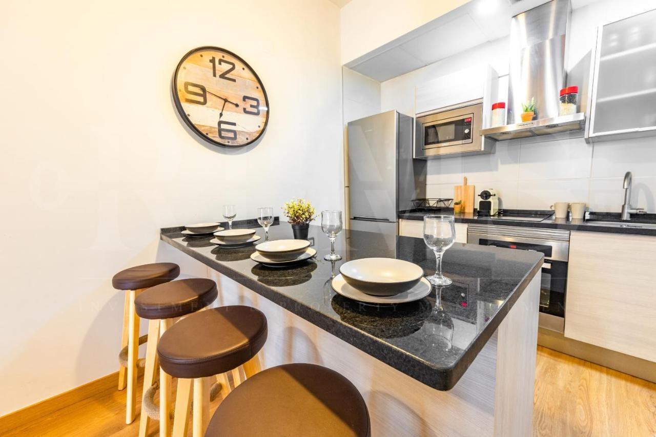 Cozy Flat With Common Pool & Parking - Center By Rems Apartment Malaga Bagian luar foto