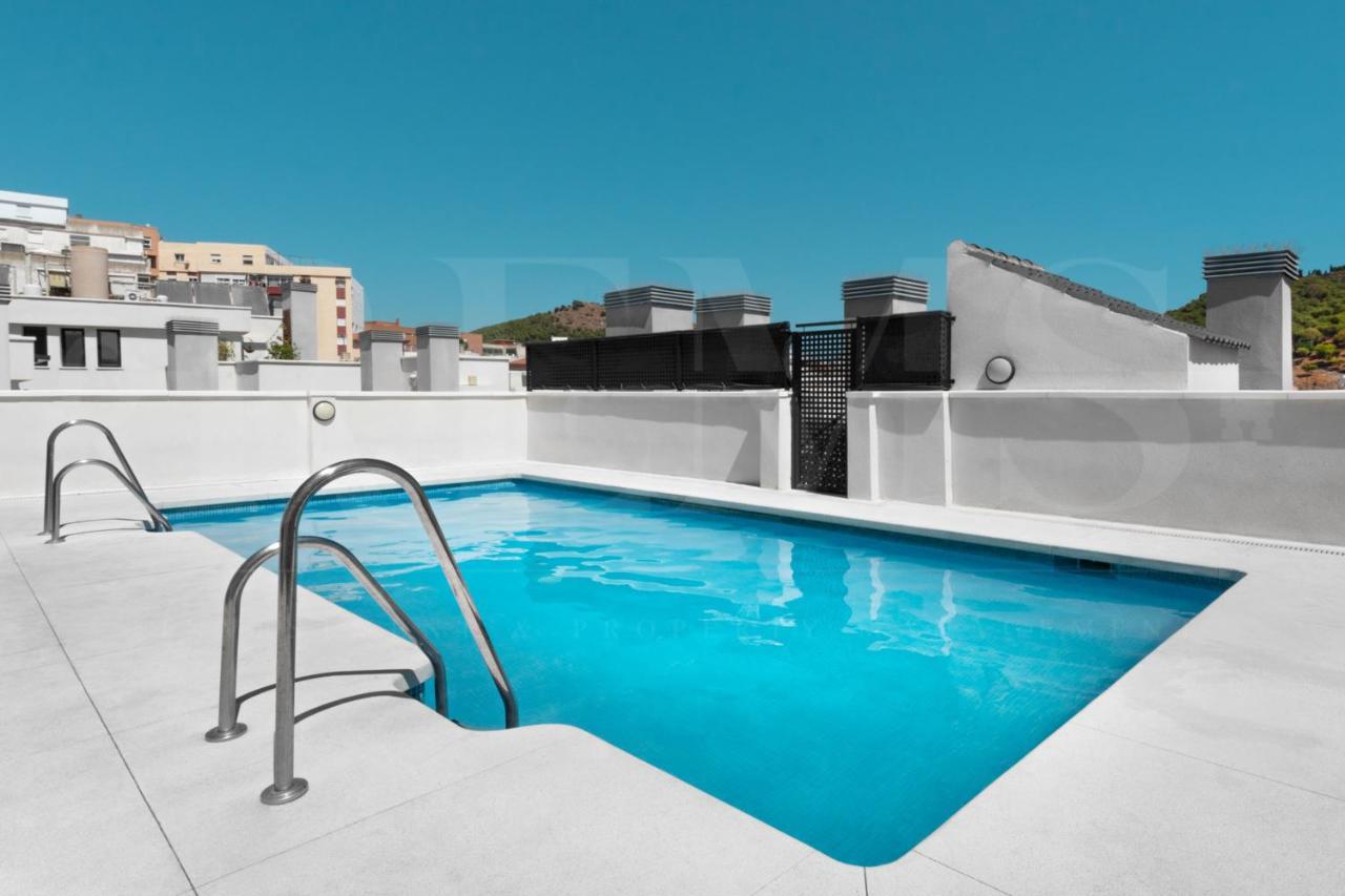 Cozy Flat With Common Pool & Parking - Center By Rems Apartment Malaga Bagian luar foto
