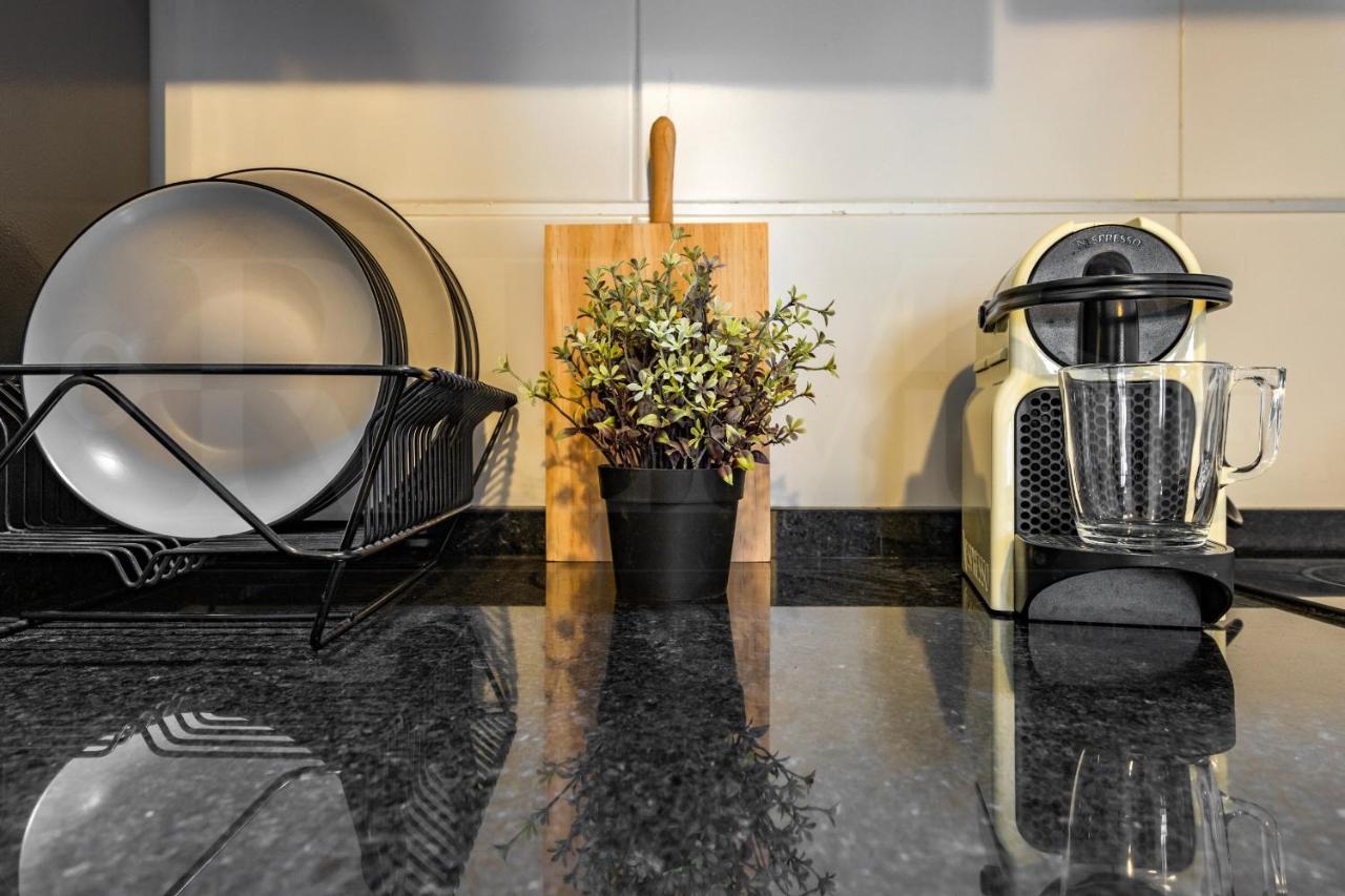 Cozy Flat With Common Pool & Parking - Center By Rems Apartment Malaga Bagian luar foto