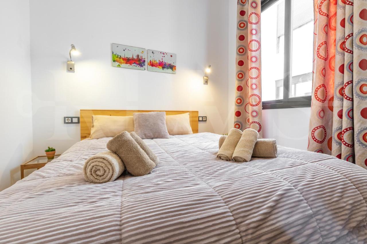 Cozy Flat With Common Pool & Parking - Center By Rems Apartment Malaga Bagian luar foto