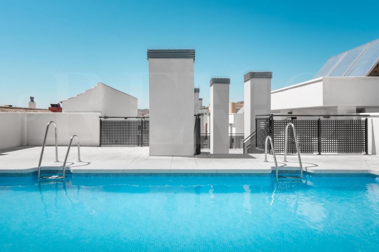 Cozy Flat With Common Pool & Parking - Center By Rems Apartment Malaga Bagian luar foto
