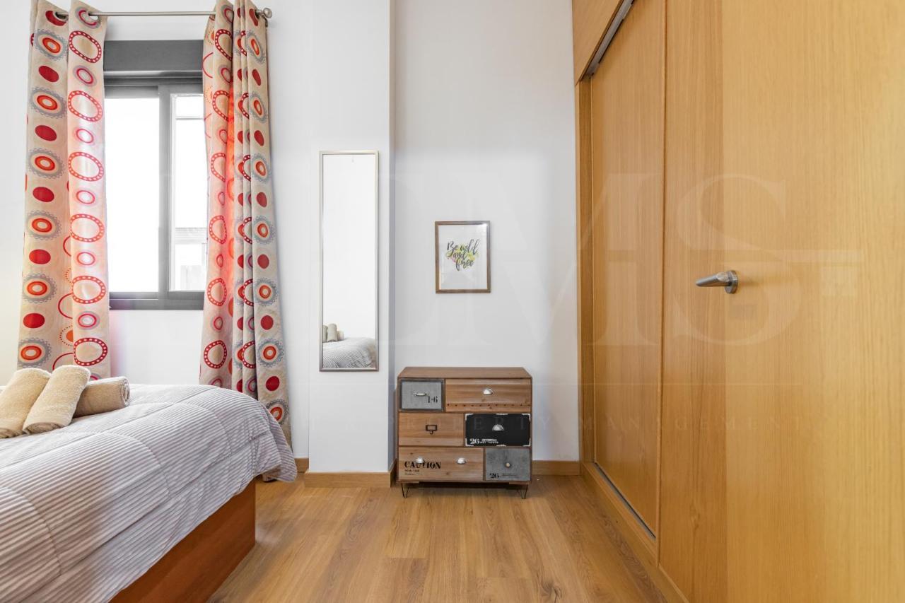 Cozy Flat With Common Pool & Parking - Center By Rems Apartment Malaga Bagian luar foto