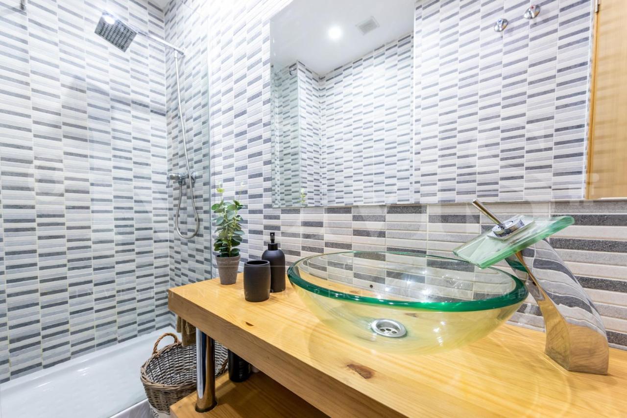 Cozy Flat With Common Pool & Parking - Center By Rems Apartment Malaga Bagian luar foto