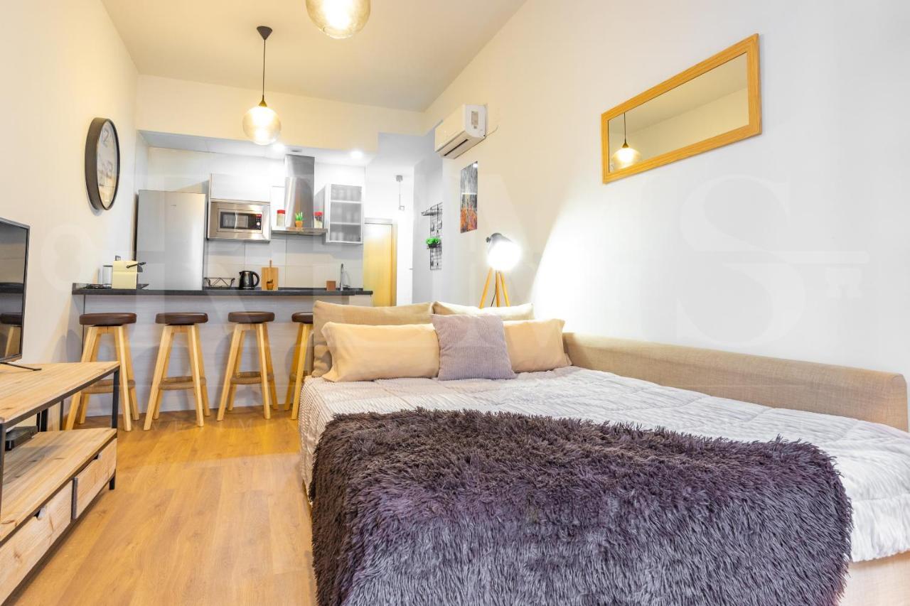 Cozy Flat With Common Pool & Parking - Center By Rems Apartment Malaga Bagian luar foto