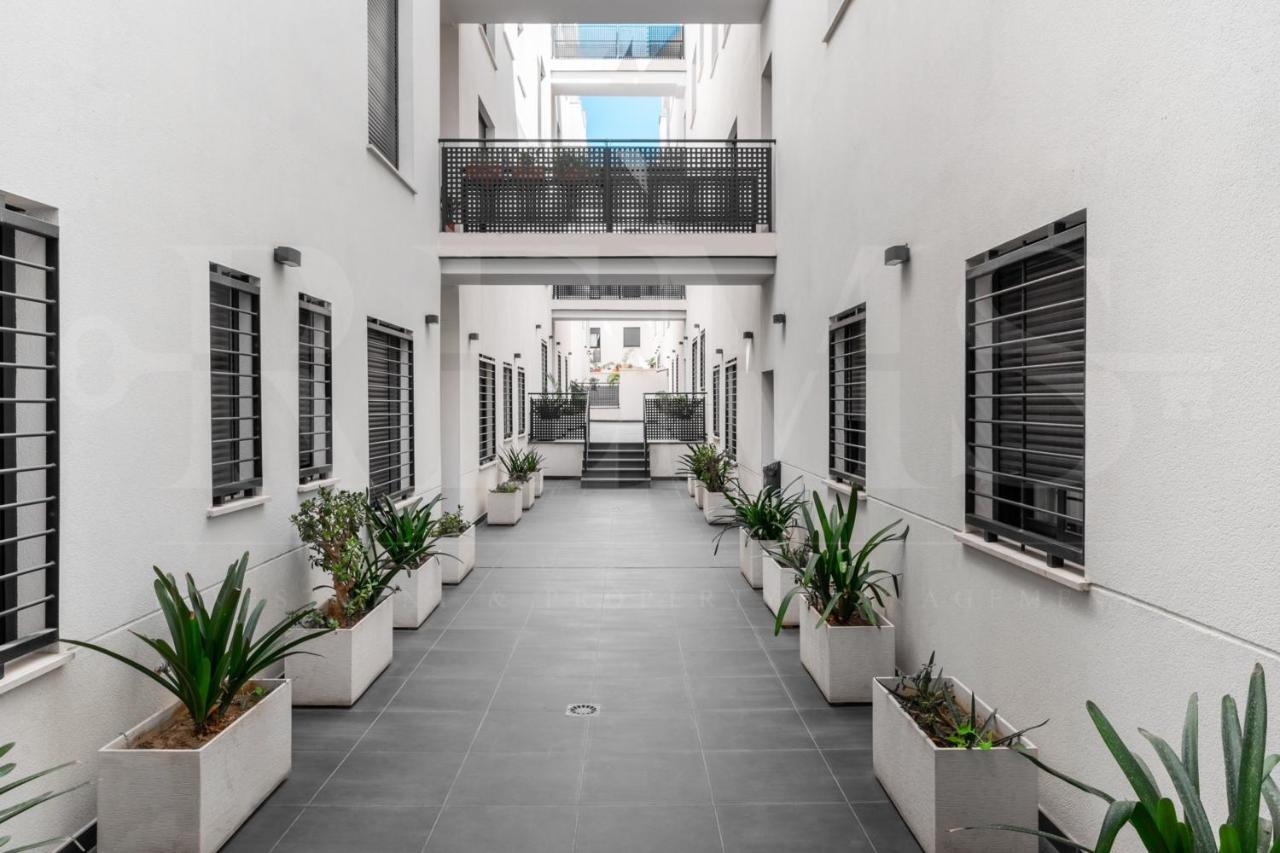 Cozy Flat With Common Pool & Parking - Center By Rems Apartment Malaga Bagian luar foto