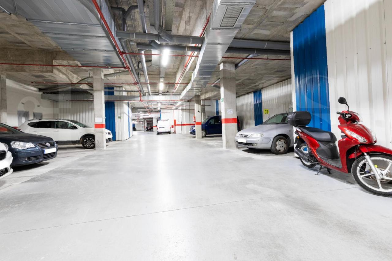 Cozy Flat With Common Pool & Parking - Center By Rems Apartment Malaga Bagian luar foto