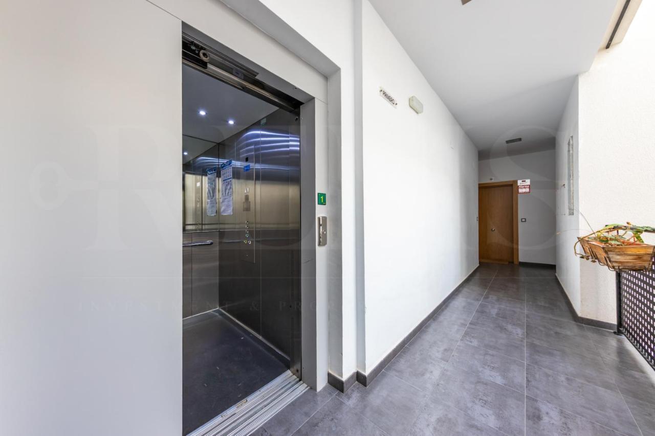 Cozy Flat With Common Pool & Parking - Center By Rems Apartment Malaga Bagian luar foto