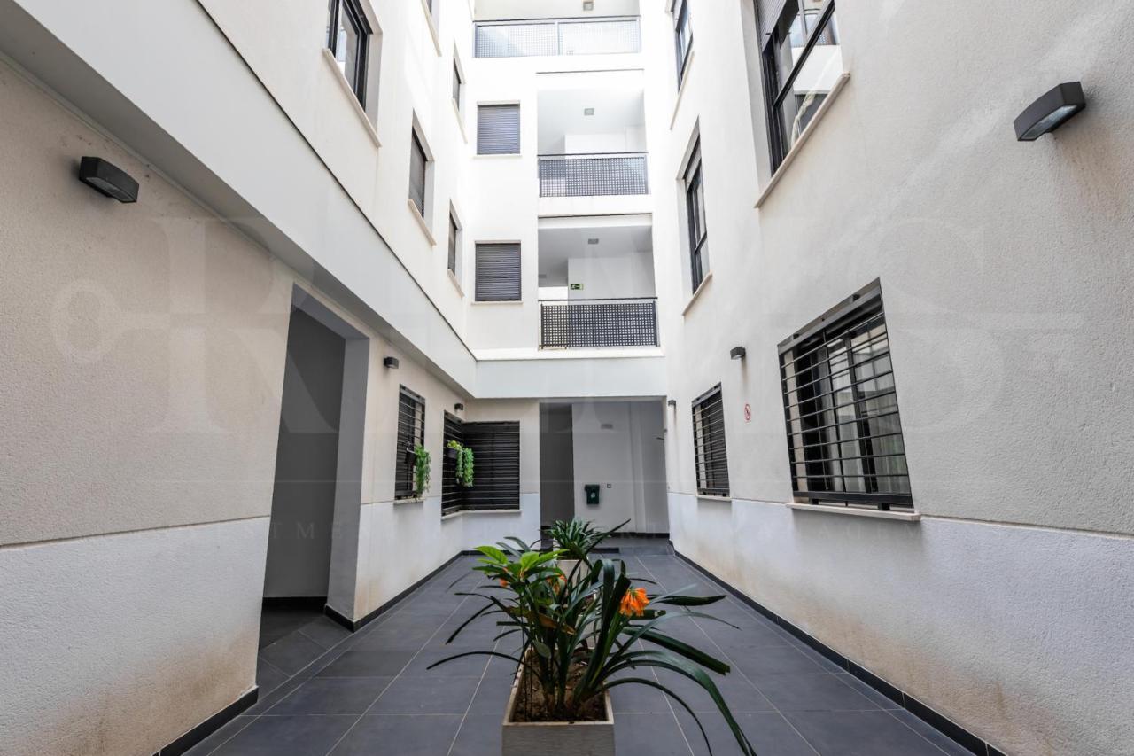 Cozy Flat With Common Pool & Parking - Center By Rems Apartment Malaga Bagian luar foto